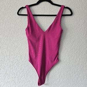 House of Harlow XS Magenta Ribbed V neck Bodysuit‎